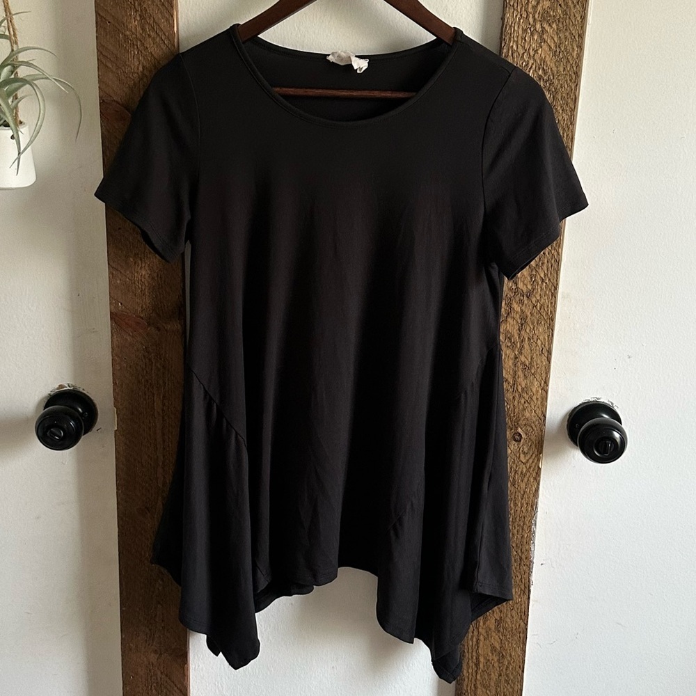 Ninexis Boutique Women’s Black Asymmetrical Flowy Tunic Blouse Shirt Size Small